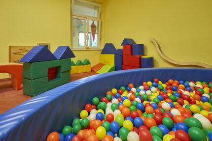 Ein Bällebad für Groß & Klein