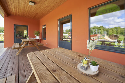 …bietet auch Möglichkeit zum gemütlichen Spielen und Vespern auf unseren Terrassen