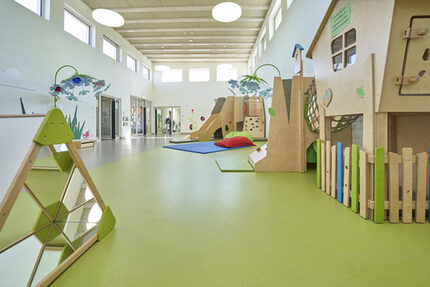 Foyer mit Indoorspielplatz