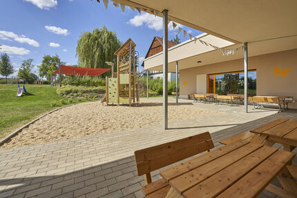 Überdachte Terrasse und Garten