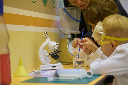 Forschen, Experimentieren….kleine naturwissenschaftliche Phänomene selbst entdecken.